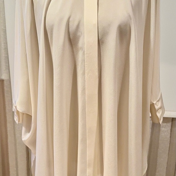 GUCCI Fabulous 100% Silk tunic/blouse ivory unique style. Size M/L, 40 - Picture 9 of 16